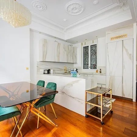 Champs Elysees-avenue Montaigne-2 Bedrooms باريس