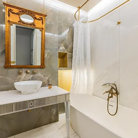 Champs Elysees-avenue Montaigne-2 Bedrooms *